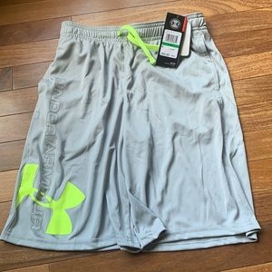 NWT boys Under Armour shorts size YLG